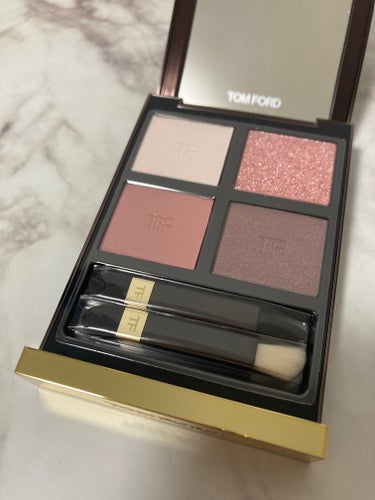 アイ カラー クォード 030 インソレント ローズ/TOM FORD BEAUTY/アイシャドウパレットを使ったクチコミ（3枚目）