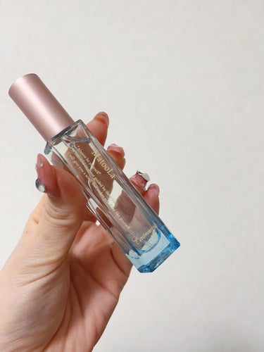 男女からモテる香り♡

✼••┈┈••✼••┈┈••✼••┈┈••✼••┈┈••✼

MatooLa
Eau de Toilette
シトラトリーの香り

✼••┈┈••✼••┈┈••✼••┈┈••✼••┈┈••✼

持ち運びしやすいコンパクトサイズが嬉しい♡
パケも高級感があってお気に入り！！


シトラトリーの香りはジャスミン系の香りでさっぱりとした感じ


甘い香水が苦手な方におすすめ✨
珍しい香りでめちゃくちゃお気に入りです🌸



#MatooLa #私の上半期ベストコスメ2023  #正直レビュー の画像 その2