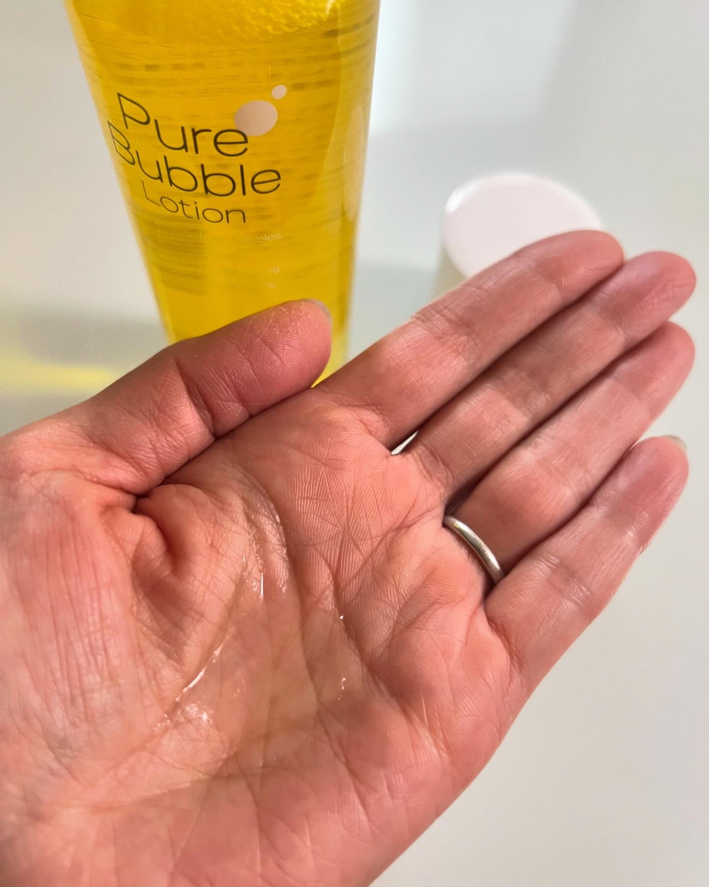 sakura✴︎フォロバ100 on LIPS 「ピュアバブルローションボトルを振るだけで、0.001mm以下の..」(3枚目)