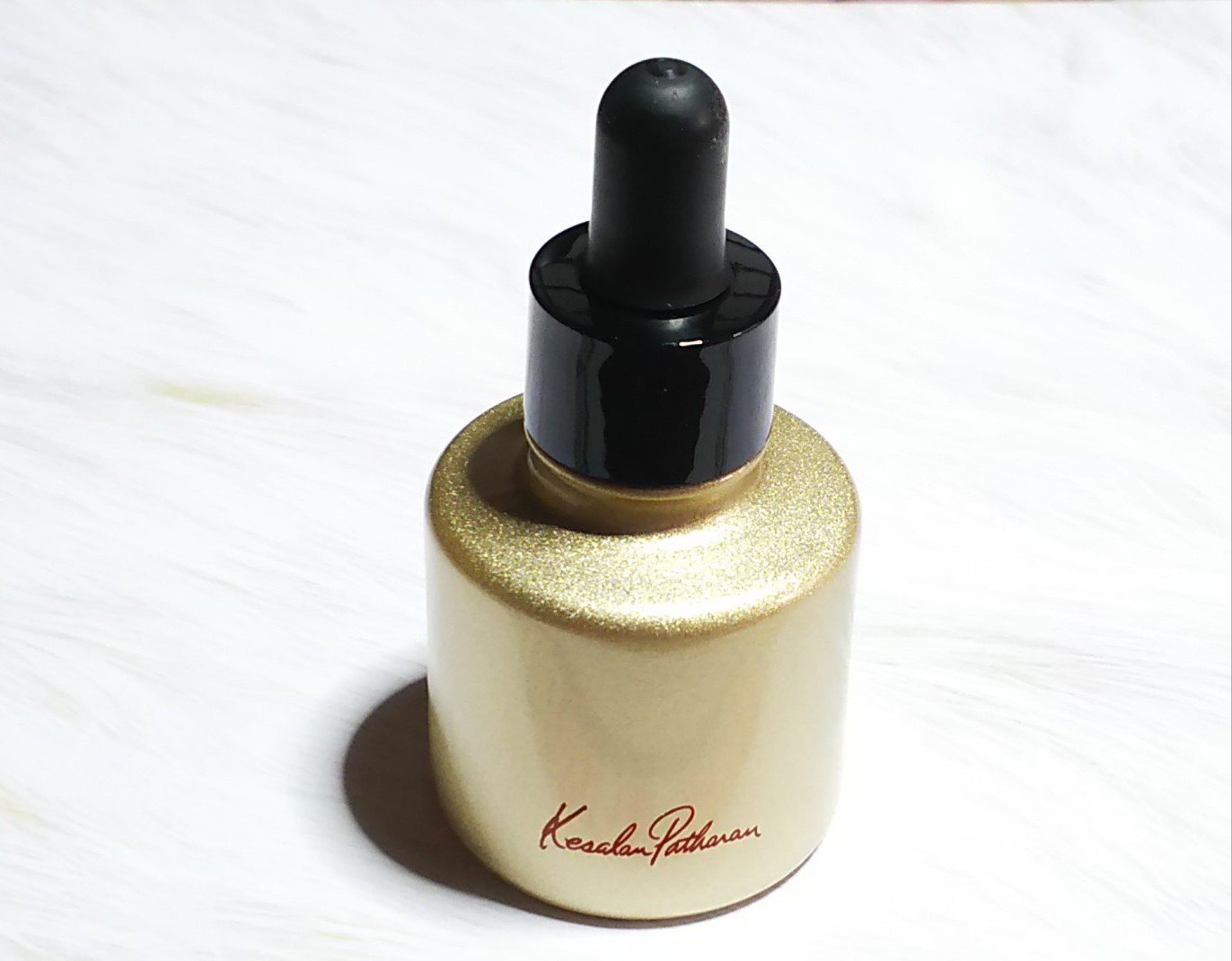 
#PR #ケサランパサラン


ケサランパサラン　リクイドヴェール（リキッドファンデーション）
使ってみました。

商品名：リクイドヴェール
容量/価格：17ml/6,050円（税込）
SPF27・PA＋＋/全3色

✔️オイルの層でシミ