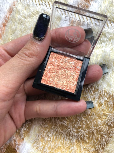 今回紹介するのは
ZEESEA ×PICASSO COLOR EYE SHADOW G01
サンストーンです！
 
このアイシャドウのラメほんっとーに可愛くてラメがキラキラキラキラーってなって瞼全体に塗