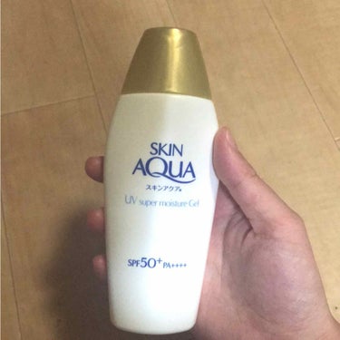 ✔️ロート製薬
      スキンアクア スーパーモイスチャージェル
     110g     598円+税

エバグリで購入

＊SPF50+、PA++++

＊水のようなつけ心地
つけた瞬間、水の