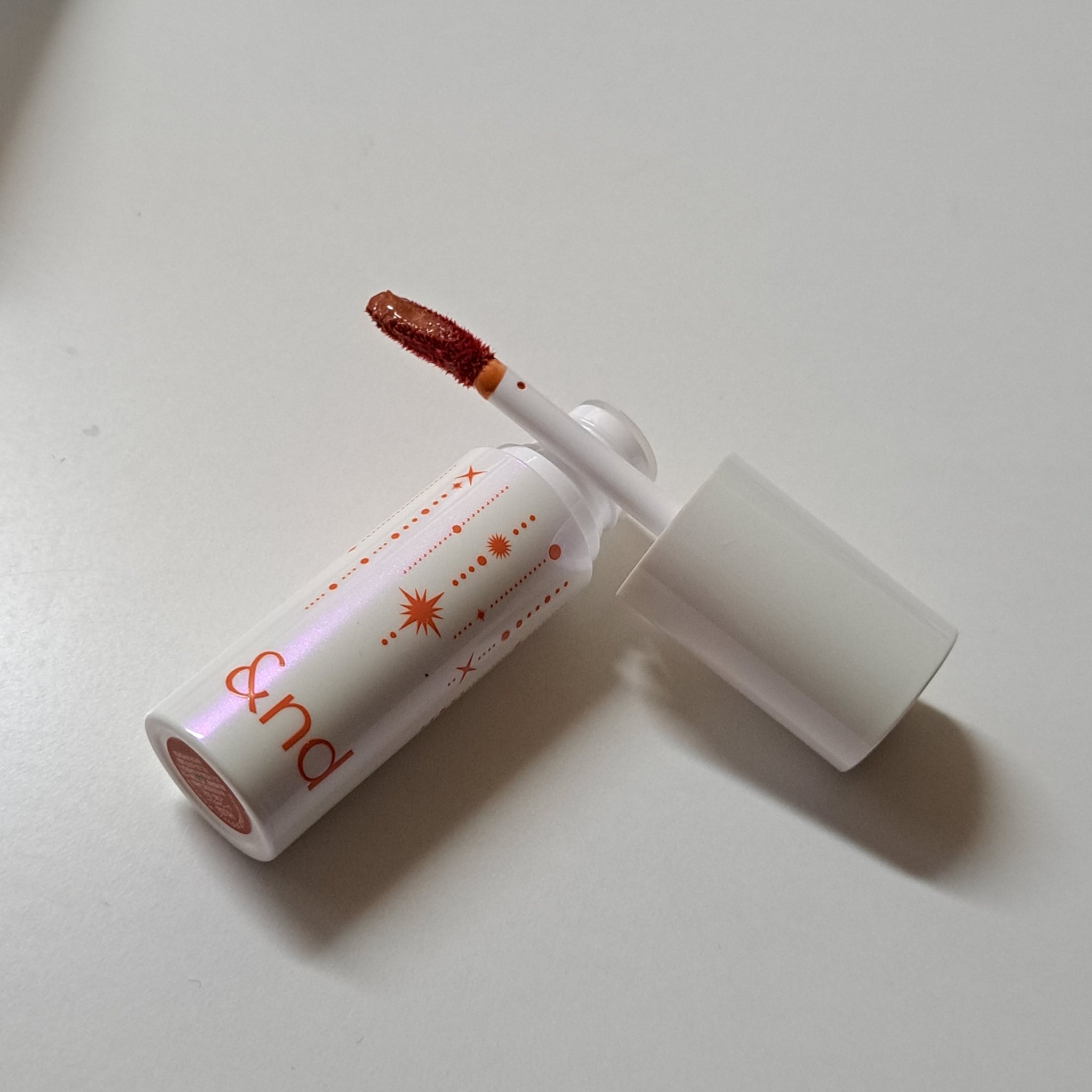 アンドバイロムアンド　グラッシーボムティント HL02 CORAL SNOW/&nd by rom&nd/リップティントを使ったクチコミ（3枚目）