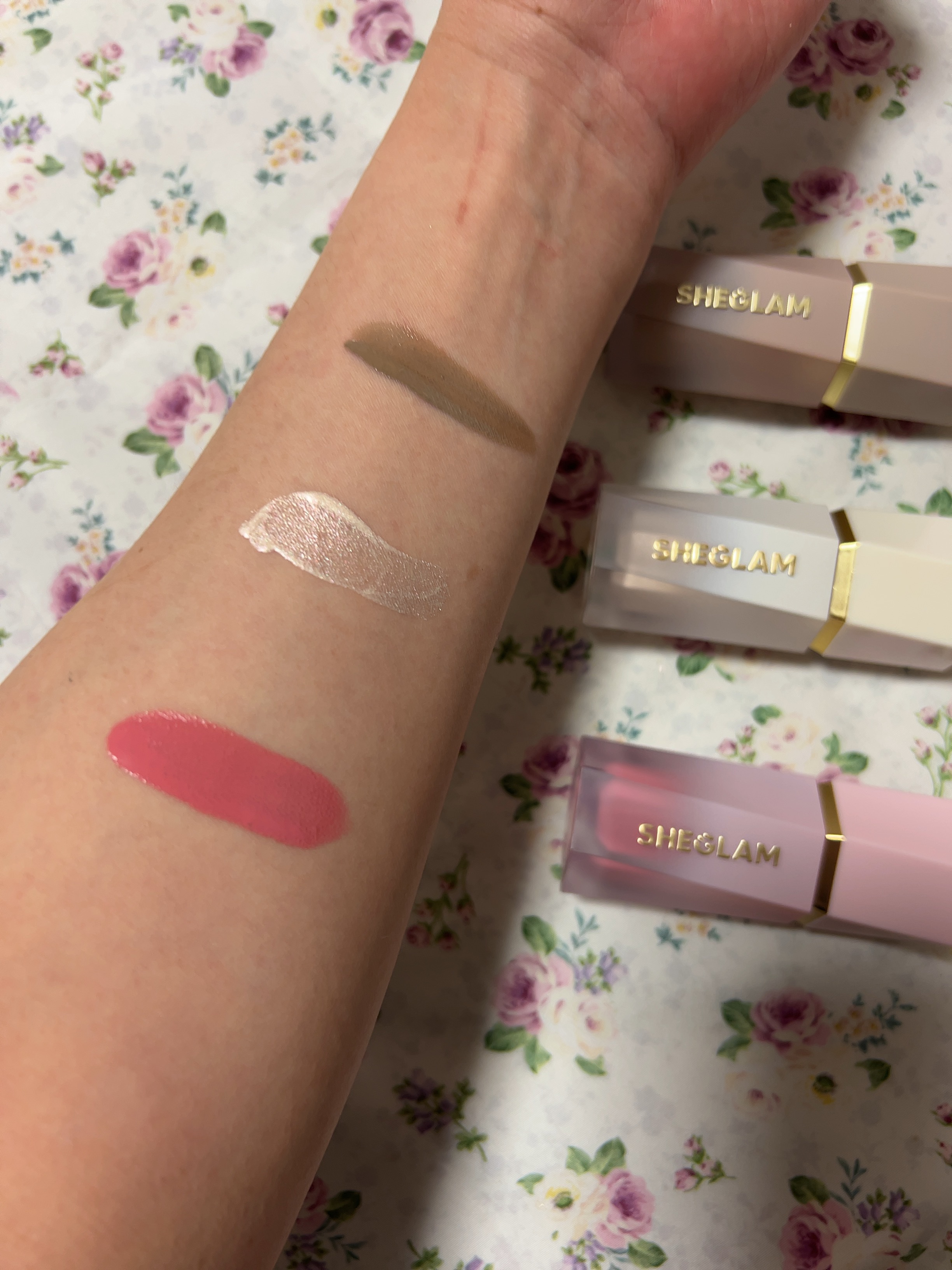 グロウブルーム リキッドハイライター/SHEGLAM/リキッドハイライトを使ったクチコミ（2枚目）