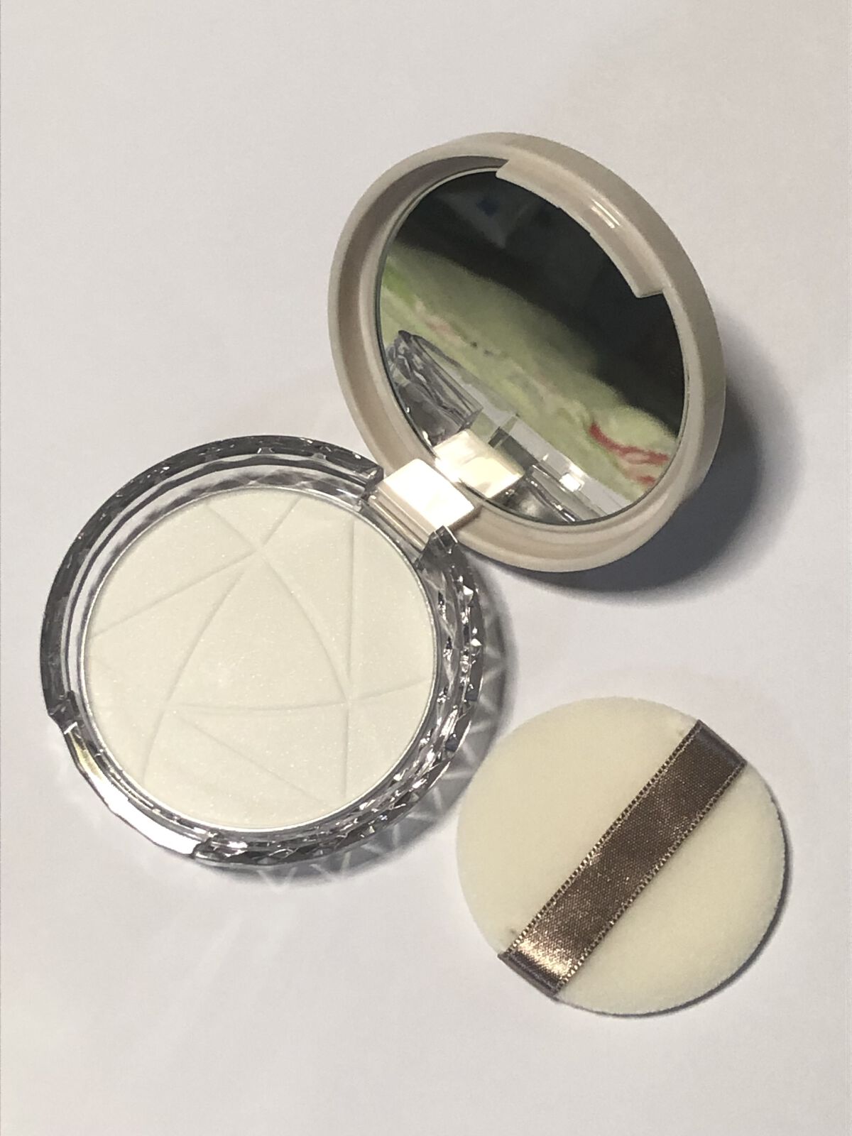 毛穴レスパウダー/CEZANNE/プレストパウダーを使ったクチコミ（2枚目）