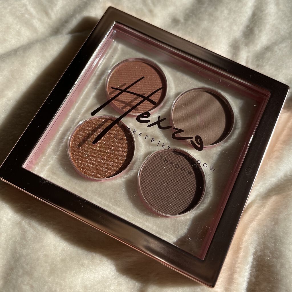 VAST NEBULA 4COLOR EYESHADOW PALETTE/HEXZE（ヘックスゼ）/アイシャドウパレットを使ったクチコミ（3枚目）
