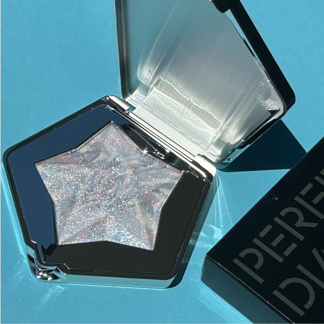 スターダストダイヤモンドハイライトパウダー N07 ネビュラブルー(日本限定色)/PERFECT DIARY/パウダーハイライトを使ったクチコミ（2枚目）