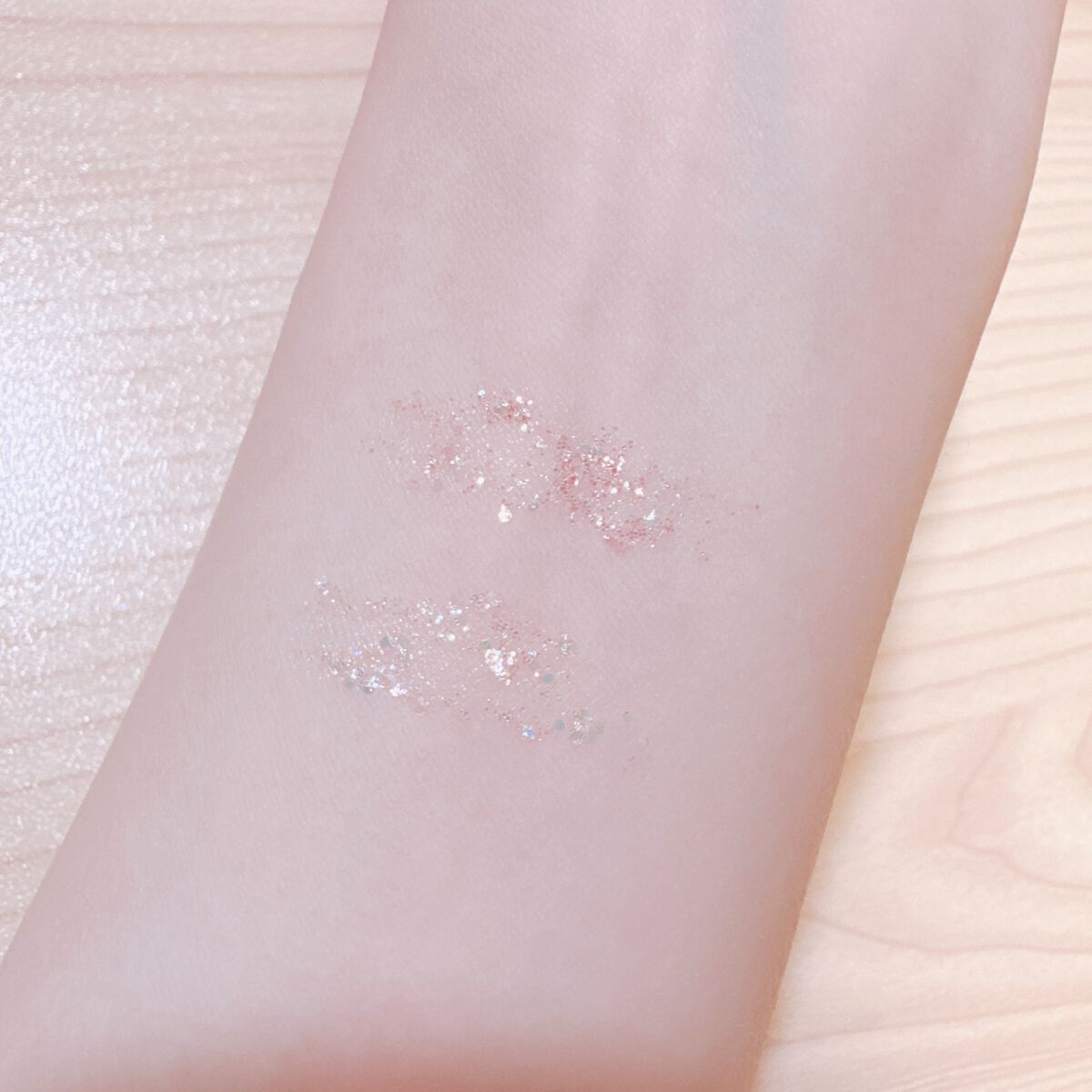 トゥインクルグリッター[ホログラム] 3/innisfree/リキッドアイシャドウを使ったクチコミ（2枚目）