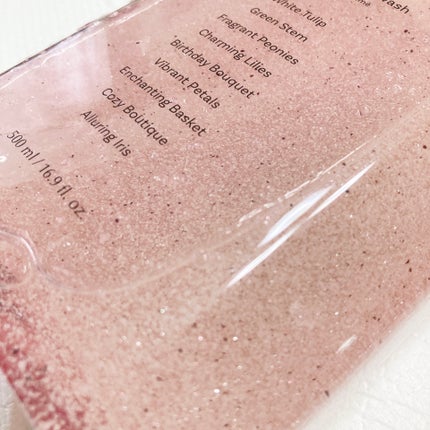 スクラブボディウォッシュ フラワーマーケット ホワイトチューリップ/LUV SCENT/ボディスクラブを使ったクチコミ(3枚目)