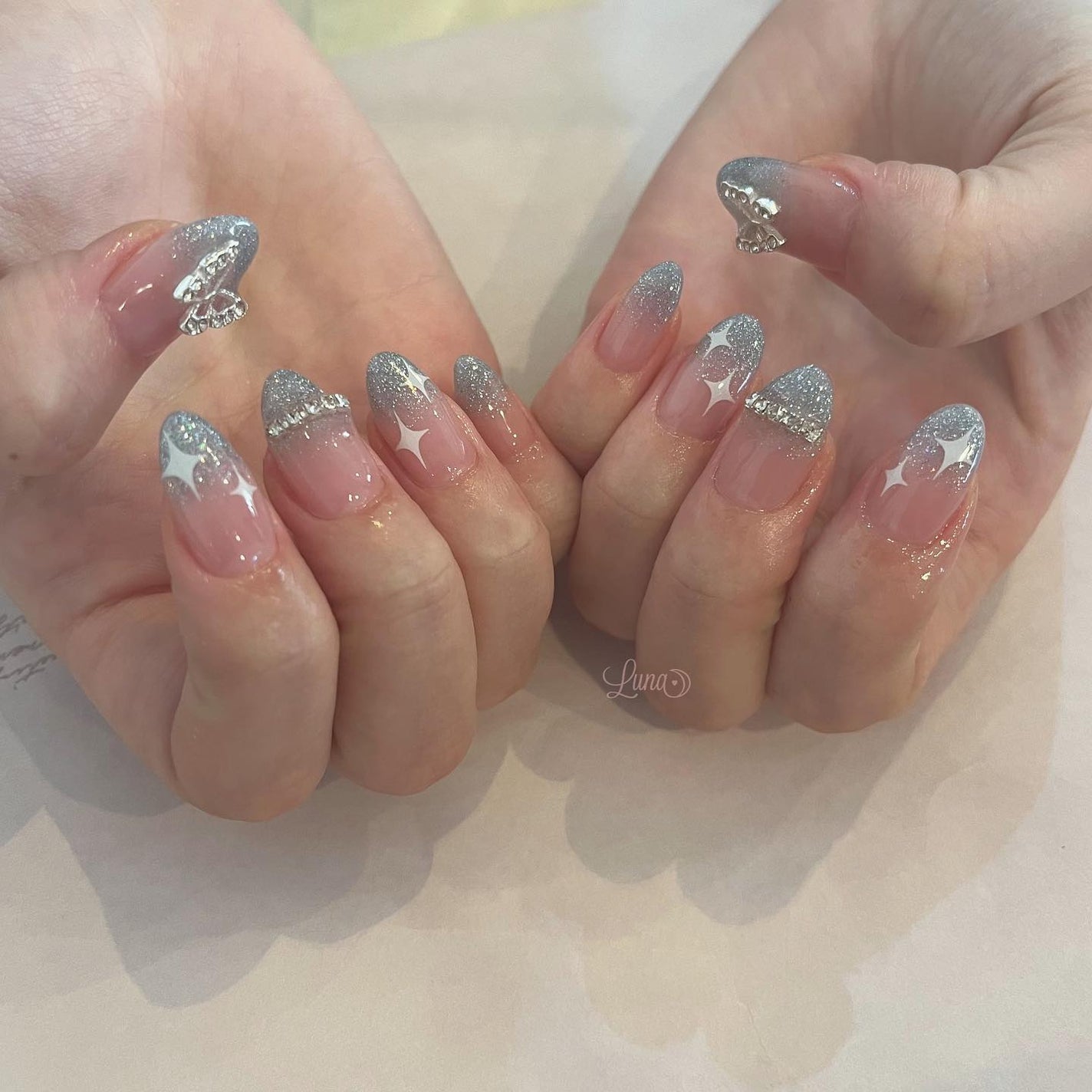 Iuna. Mizuki on LIPS 「.Flash🩵✨#nail#nailstagram#gelna..」(2枚目)