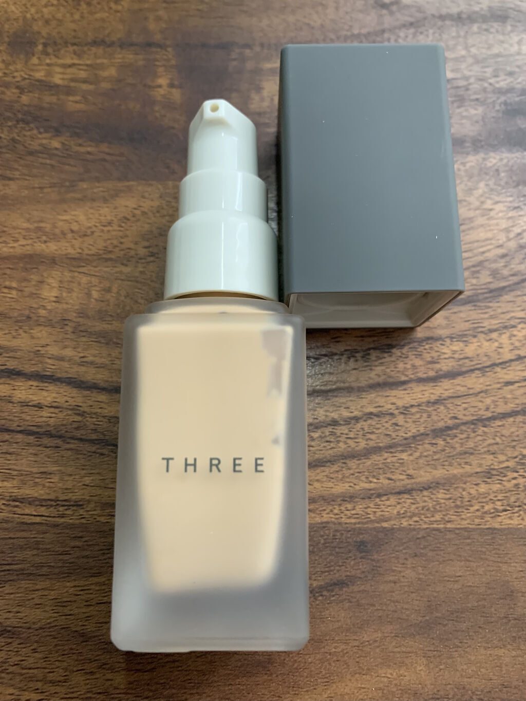 フローレスエシリアル フルイド ファンデーション/THREE/リキッドファンデーションを使ったクチコミ（2枚目）