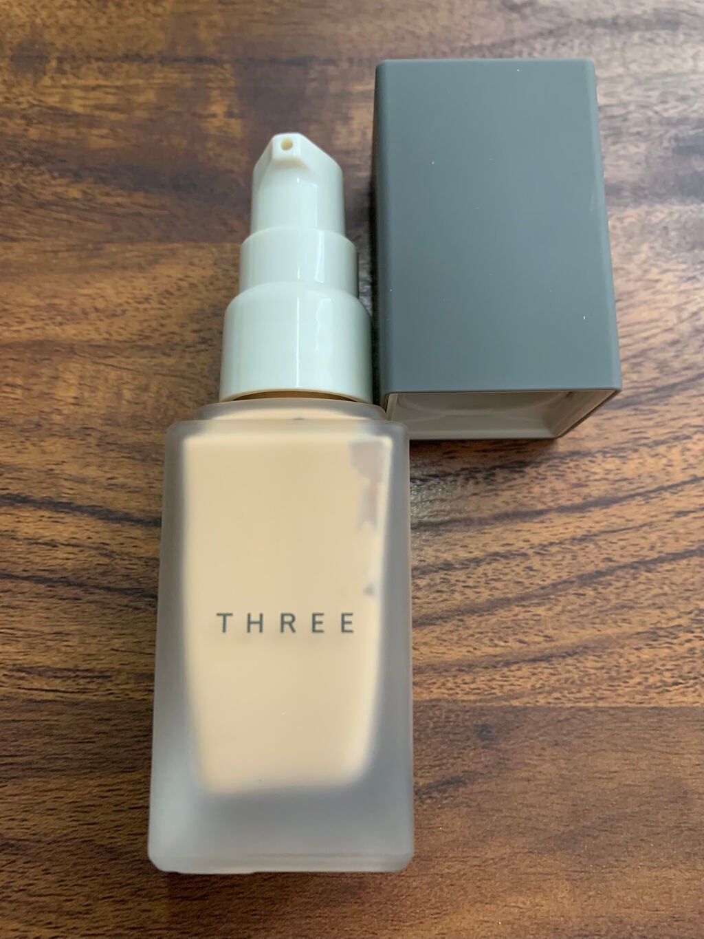 フローレスエシリアル フルイド ファンデーション/THREE/リキッドファンデーションを使ったクチコミ(2枚目)