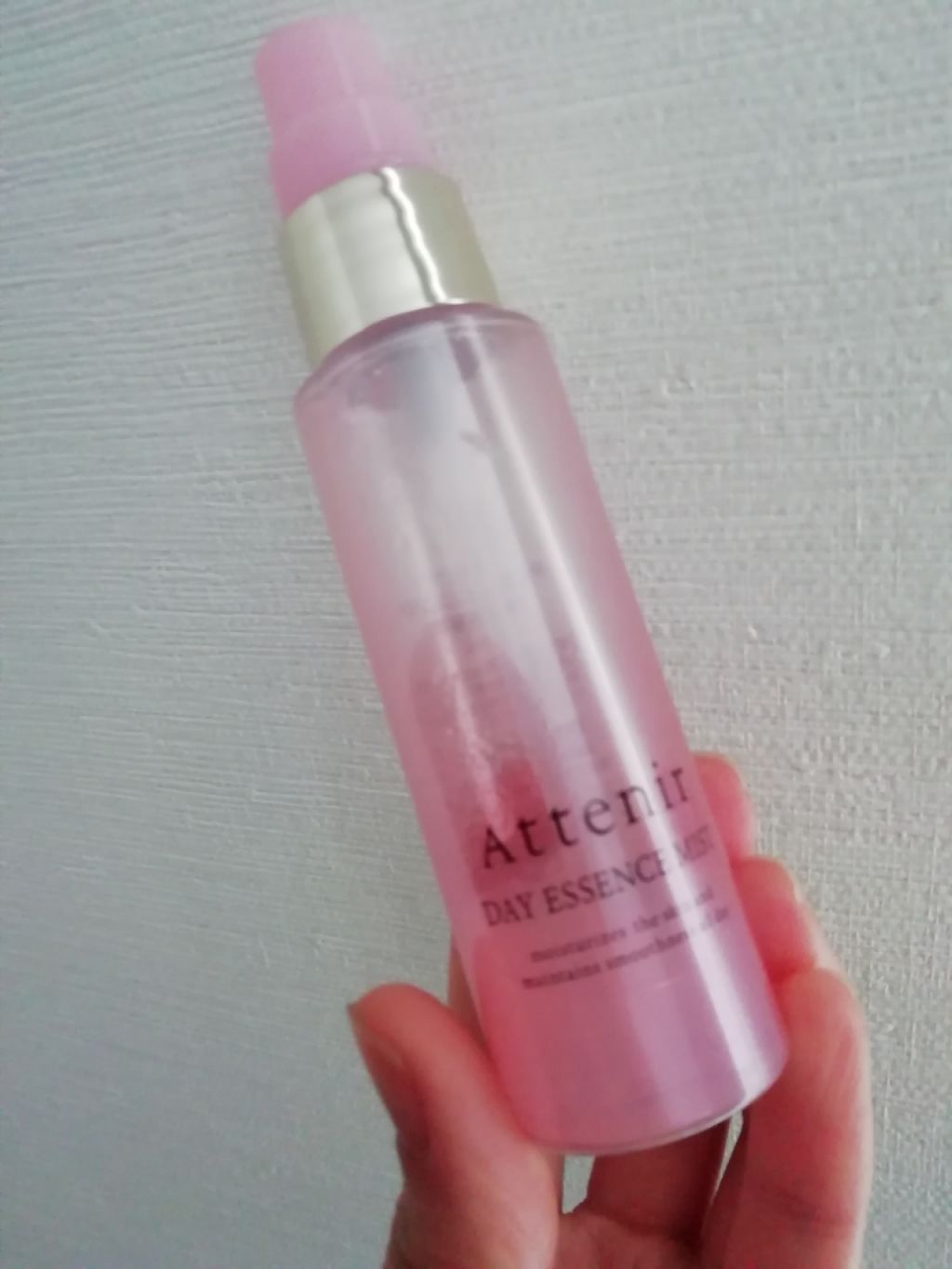 アテニア デイエッセンスミストのクチコミ「ミストなのに、とてもしっとり。
会社で乾燥する時にシュッとしてます。
ただ、美容液成分のせいか.....」（1枚目）