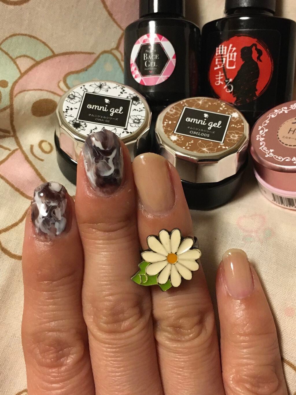 snowy on LIPS 「ホイップジェルでカフェラテネイル☕親指と薬指と小指はネイルタウ..」(1枚目)