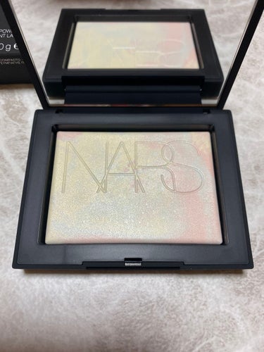 ライトリフレクティング プリズマティックパウダー/NARS/プレストパウダーを使ったクチコミ（2枚目）