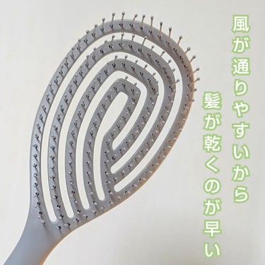 DAISO 乾きやすいブローブラシのクチコミ「ダイソーで見つけたら
とりあえず買ってみる価値あり🫶

風が通りやすい形のブラシだから
いつも.....」（3枚目）