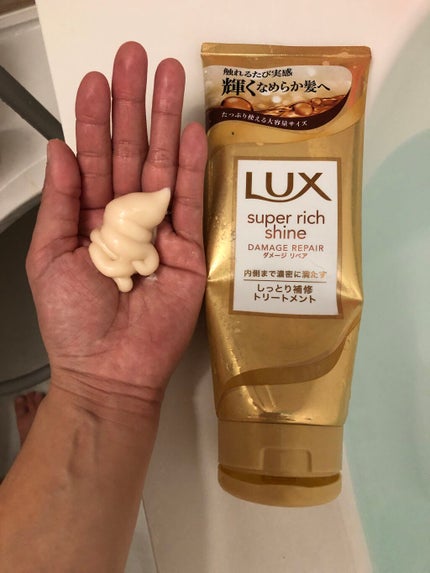 スーパーリッチシャイン ダメージリペア リッチ補修トリートメント/LUX/洗い流すヘアトリートメントを使ったクチコミ(2枚目)