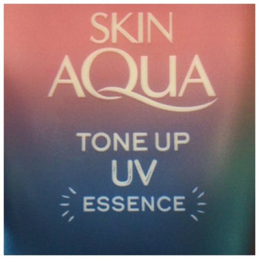 こんにちは！

今回はSKIN AQUA  TONE UP UV  ESSENCE  についてです！

画像の二枚目は去年一度も日焼け止めを塗らなかった足です…


これも前回の投稿と同じく使いはじめた