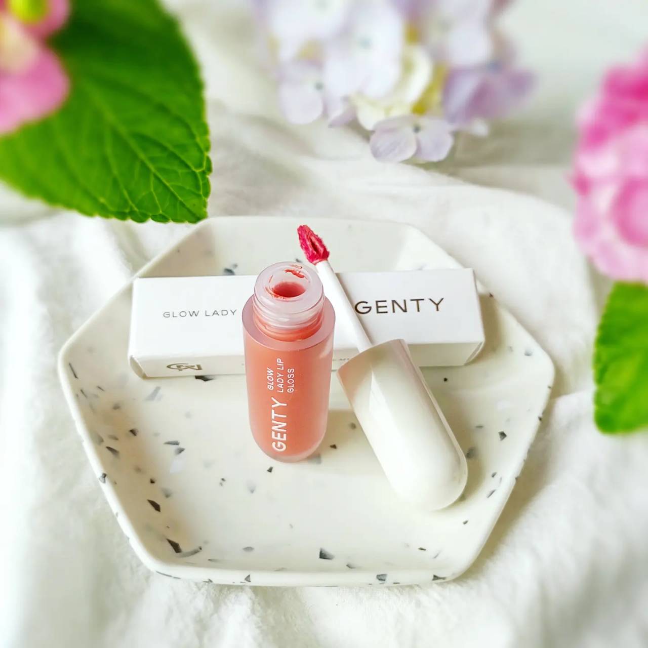 GENTY グロウ レディ リップ グロスのクチコミ「カラーはメロウアプリコット

オトナかわいいアプリコットオレンジ

ニュートラルな色味.....」（1枚目）