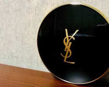 YSL アンクル ド ポールクッションです👀✨
こちらのクッションファンデーションは、統一感のある綺麗な肌に見せてくれます😊艶感もだしてくれます！私はお直しなしで1日もちます！
ただ少し大きい気もします