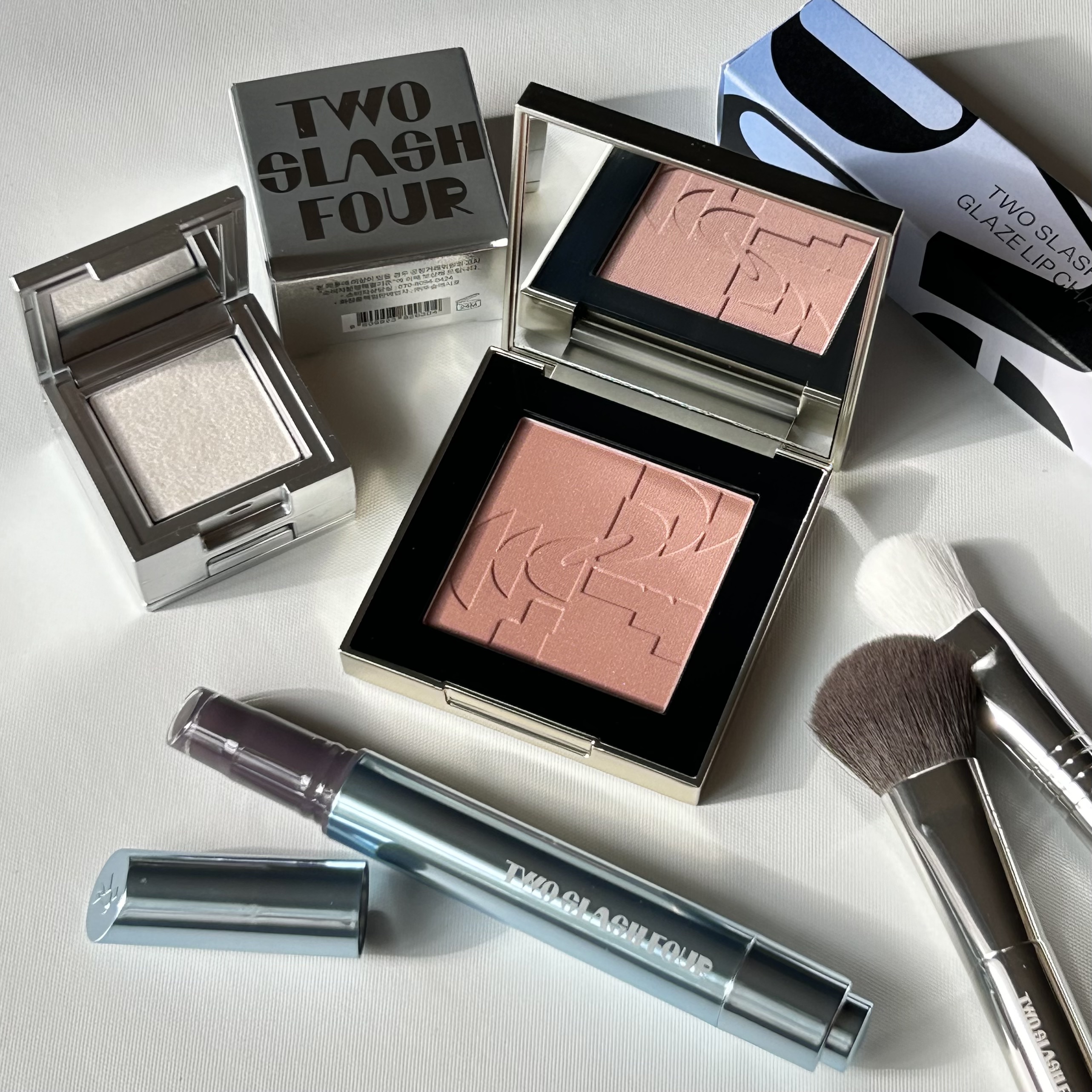 ストロビングフェイスキューブ/TWO SLASH FOUR/ハイライトを使ったクチコミ（1枚目）