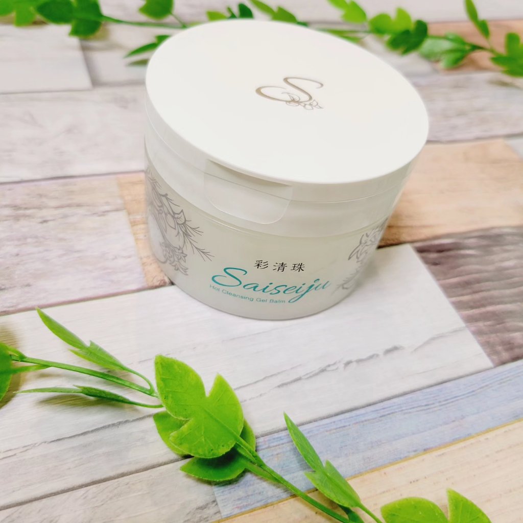 ホットクレンジングジェルバーム、使ってみました。ジェルと、バームの良いとこ取りの、新しいクレンジングなんです。

これ一つで、クレンジング、洗顔、くすみケア、毛穴ケア、温感マッサージ、スキンケア効果があるんですよ。

９７、９%植物由来成分