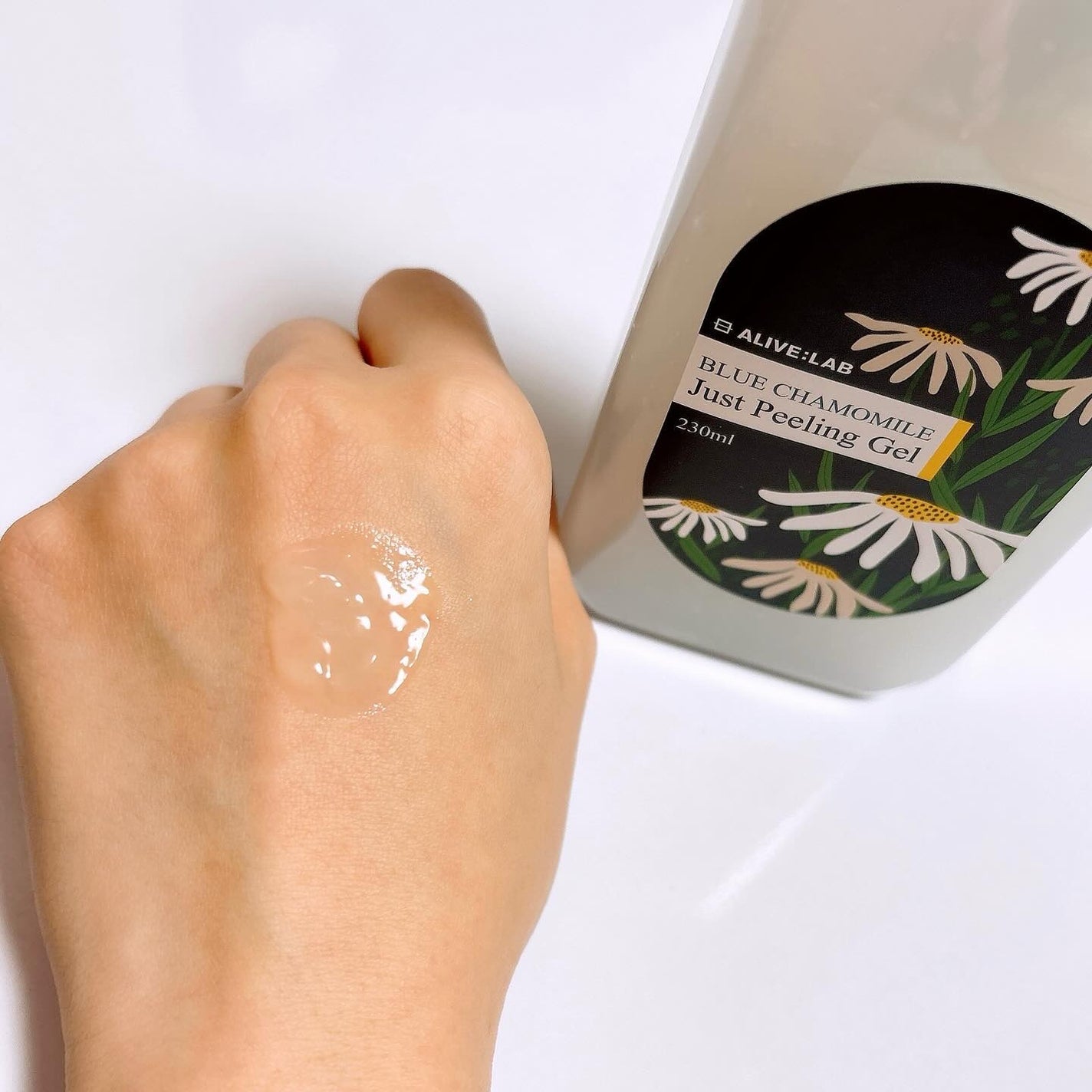 LENA on LIPS 「.▷ALIVE:LABブルーカモミールジャストピーリングジェル..」(4枚目)