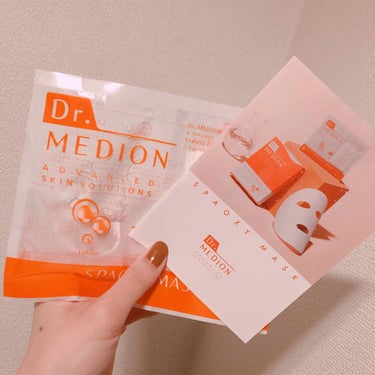 #Dr.medion の #スパオキシマスク 🌿💜

写真の通りマスクと美容水が
二つに分かれていて
２つ目の動画のように
使う直前に合わせることによって
より新鮮な炭酸パックが
できるものになってます