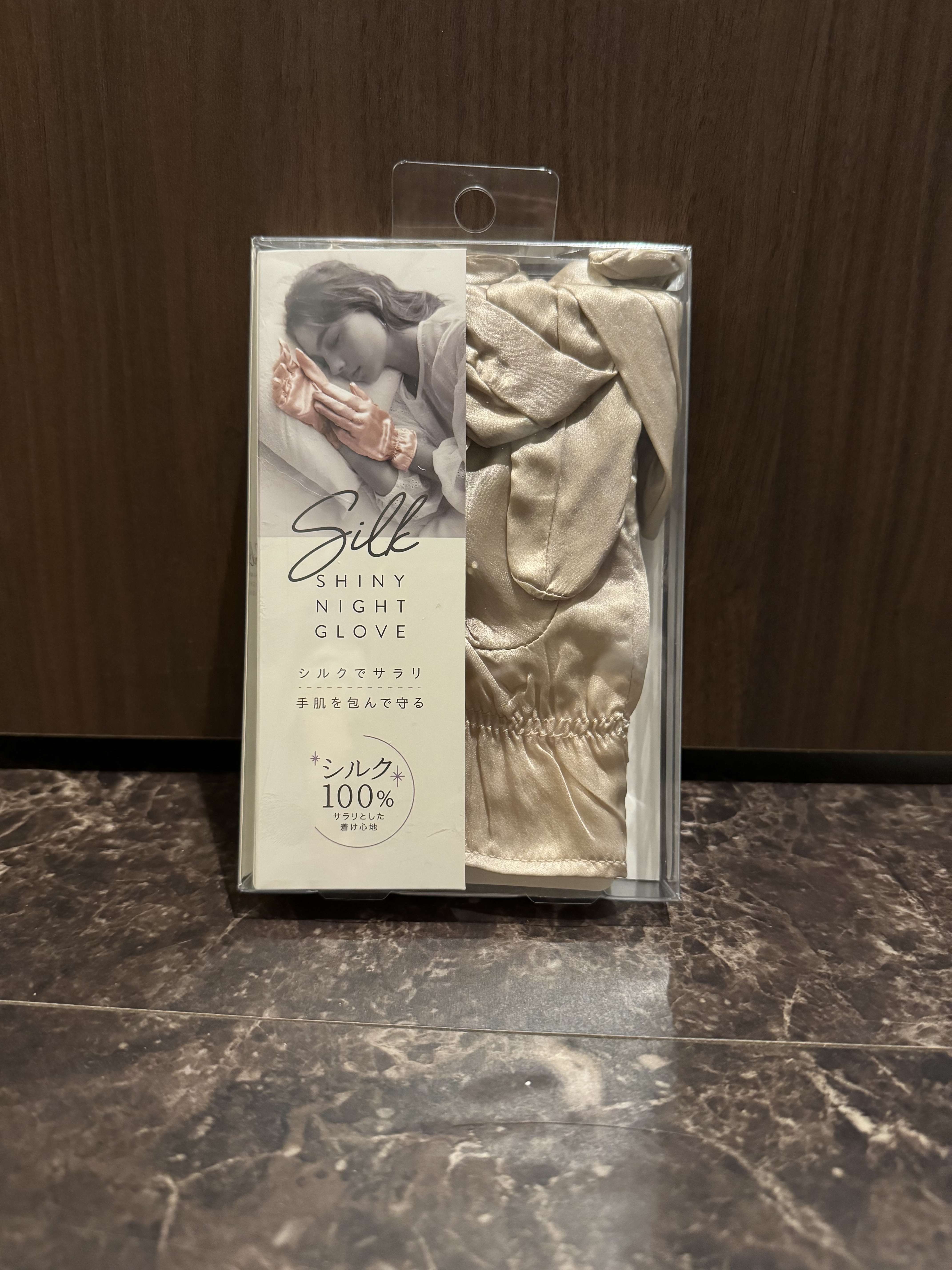 コジット シルクシャイニーナイトグローブのクチコミ「2日で敗れてしまった。。。

触り心地も付け心地もすごく良く、いいなと思っていたのですが、、、.....」（1枚目）