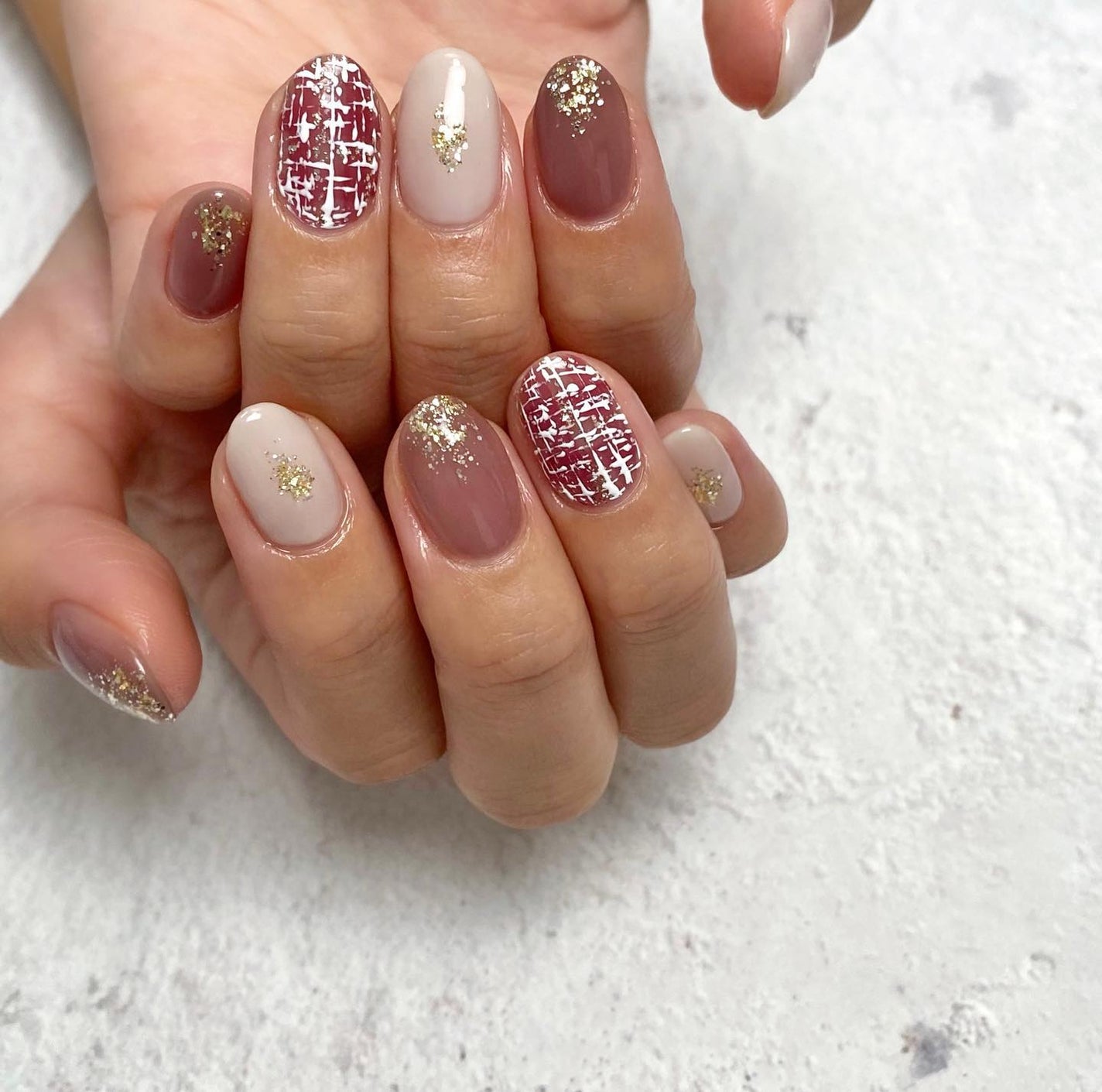 naomi on LIPS 「お客様ネイル😊ハクとグリッターの輝きが🥺✨✨✨また可愛い💓使..」(1枚目)