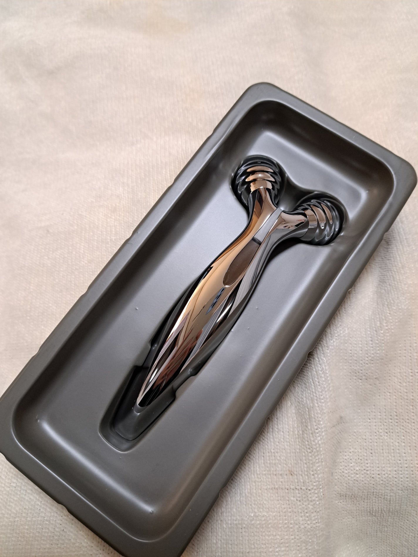 マイクロカレントフェイスローラー/ニトリ/美顔器・マッサージを使ったクチコミ(2枚目)