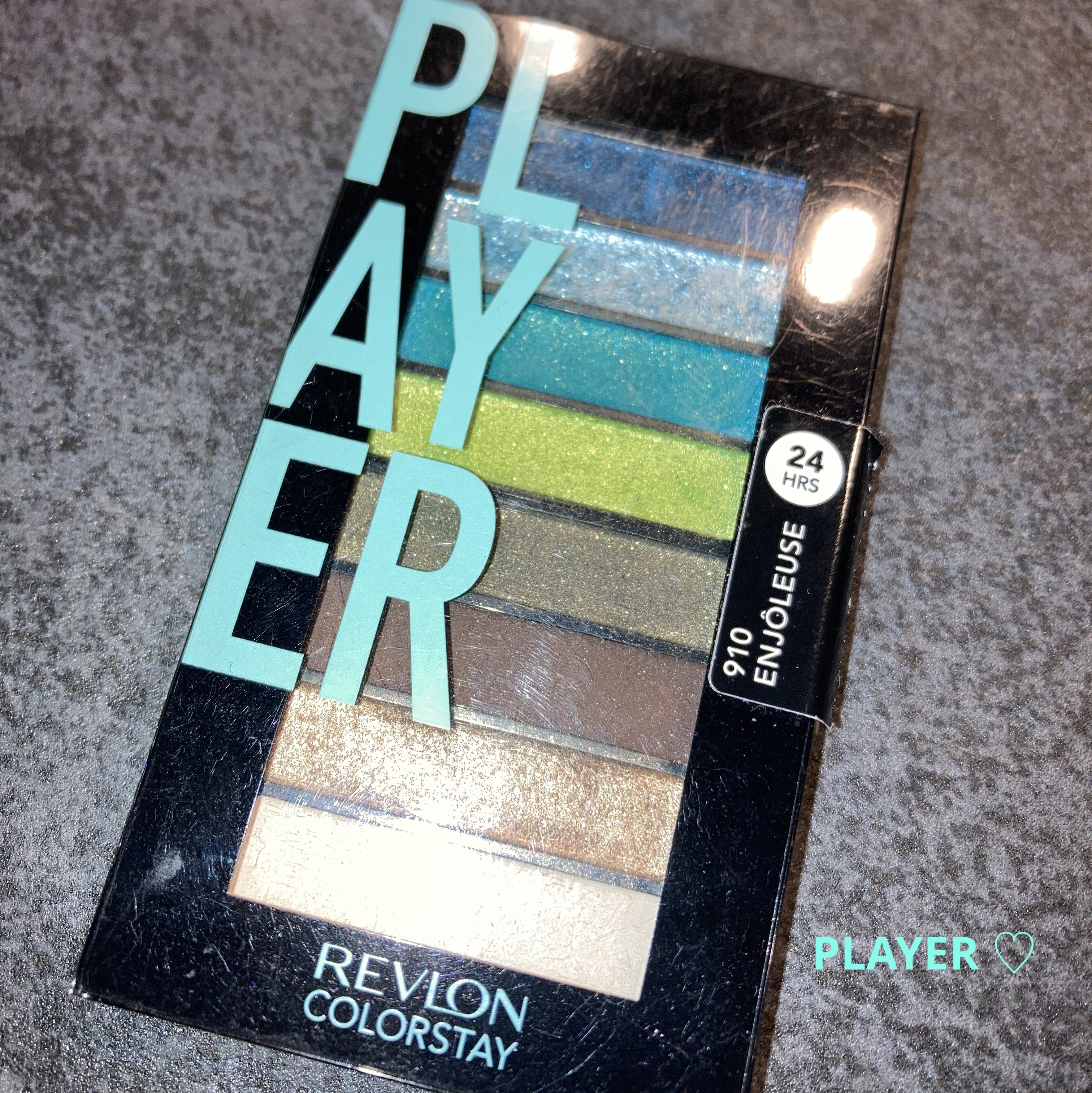 カラーステイ ルックス ブック パレット/REVLON/アイシャドウパレットを使ったクチコミ（1枚目）
