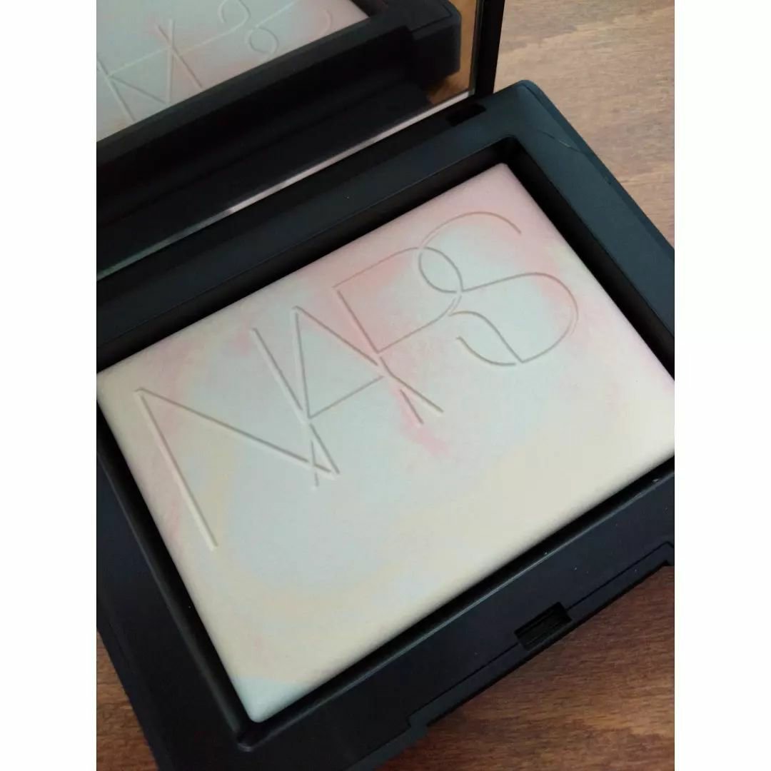 ライトリフレクティング プリズマティックパウダー/NARS/プレストパウダーを使ったクチコミ（3枚目）