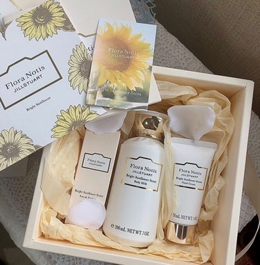 Flora Notis JILL STUART ブライトサンフラワー オードパルファンのクチコミ「太陽の花"ひまわり"の香り。
・
・
・
今回ご紹介するのは
Flora Notis JILL.....」（3枚目）