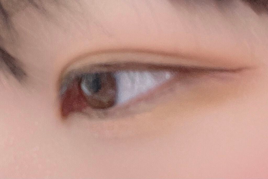 ねこさん on LIPS 「お仕事メイク💄前回の投稿でも話した通り、#aZTKの4色アイシ..」(4枚目)