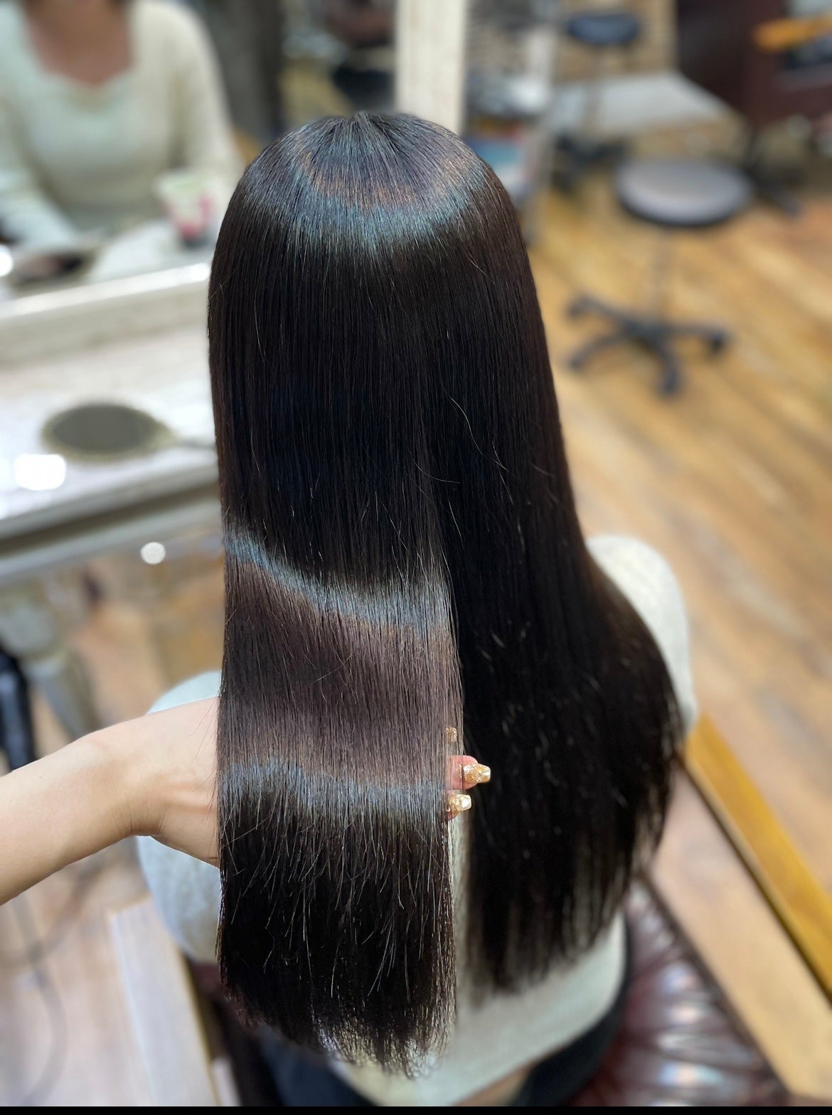 田中みづき on LIPS 「🖤顔まわりカット♡ブルーブラック...『#柔らかい質感に見せて..」(3枚目)