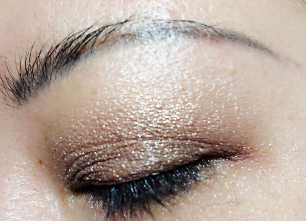 BECCA Gradient Glow Highlighter/BECCA/パウダーハイライトを使ったクチコミ(2枚目)