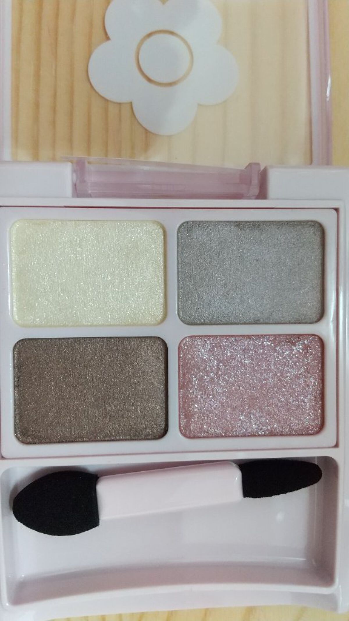 デイジードール アイカラー パレット GR-01 ピンクグレージュ/DAISY DOLL by MARY QUANT/アイシャドウパレットを使ったクチコミ（3枚目）