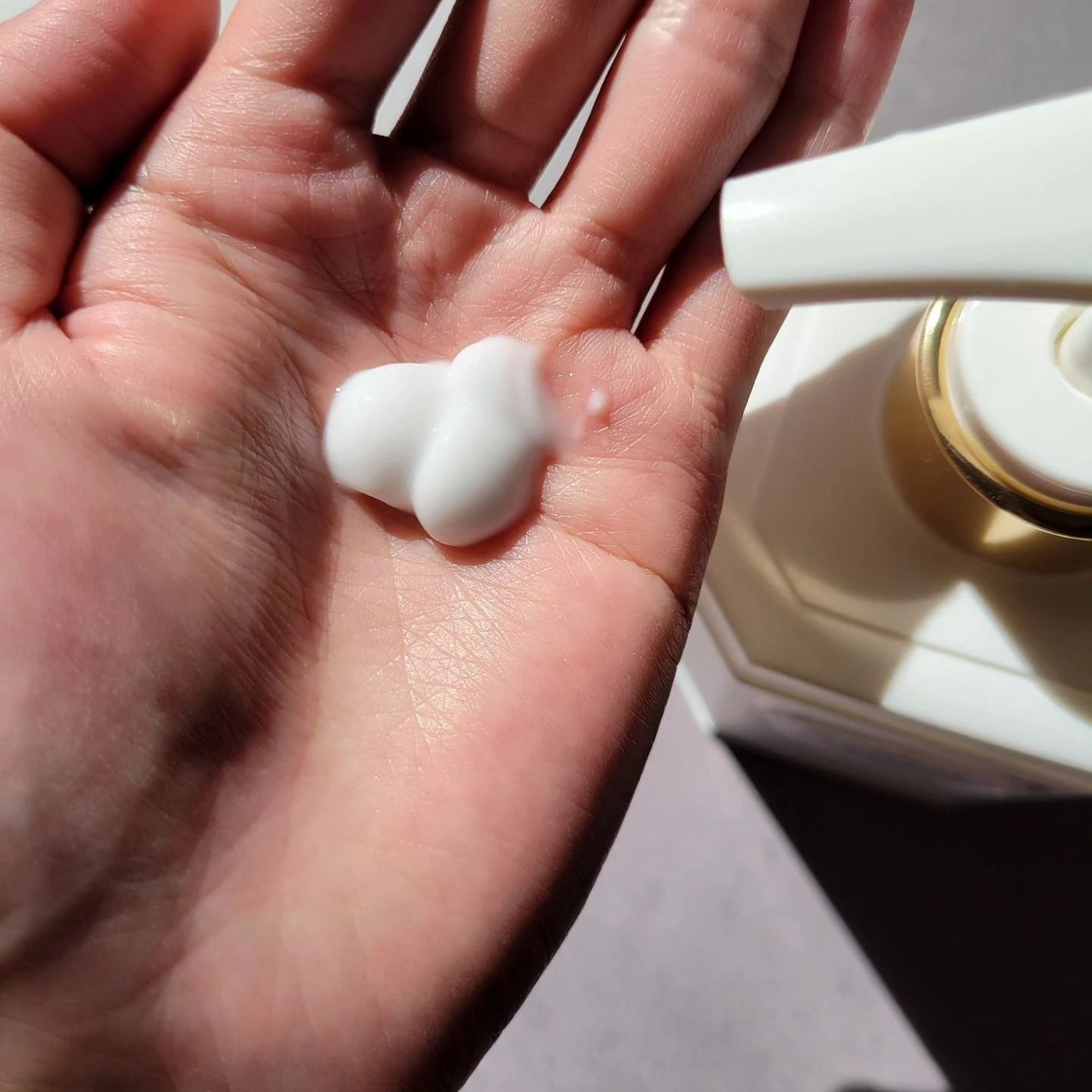 パフュームボディローション リリィムスクホワイトティー/TEABLESS/ボディローションを使ったクチコミ(3枚目)