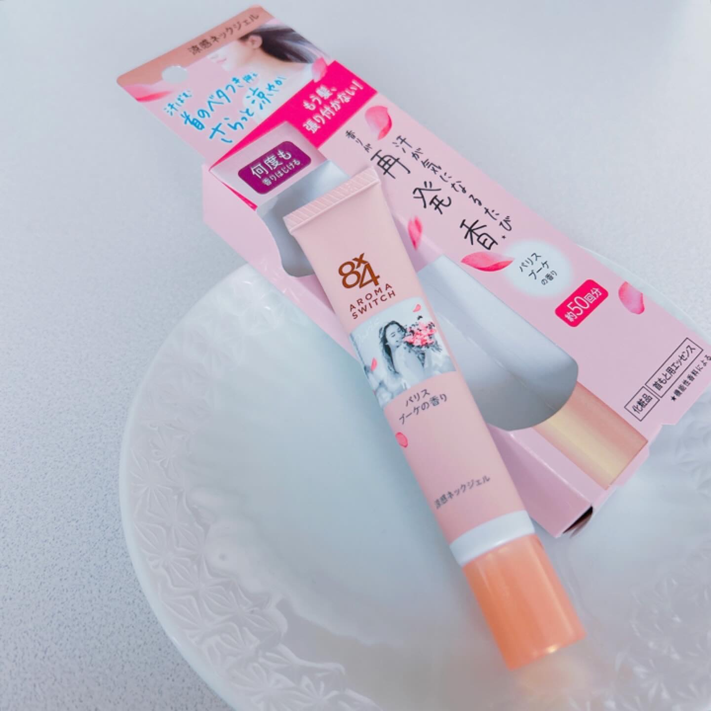 8x4 アロマスイッチ 涼感ネックジェル パリスブーケの香り/８ｘ４/デオドラント・制汗剤を使ったクチコミ（2枚目）