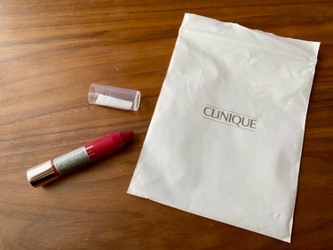 〈CLINIQUE〉
  ·チャビー スティック モイスチャライジング リップ カラー バーム（07 スーパー ストロベリー）

CLINIQUEで何かの時のノベルティか何かで頂いたチャビー スティック