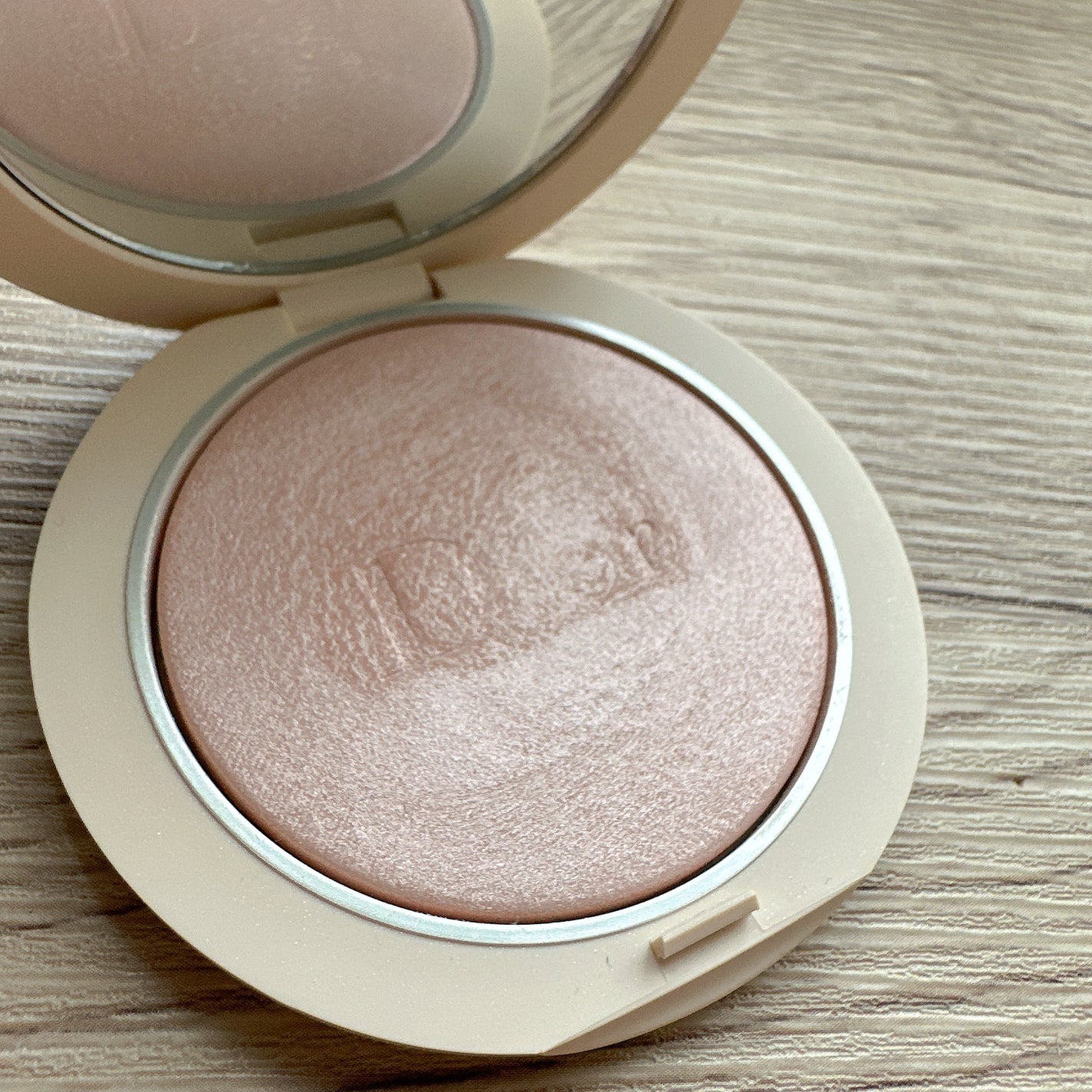 ディオールスキン フォーエヴァー クチュール ルミナイザー/Dior/プレストパウダーを使ったクチコミ(1枚目)