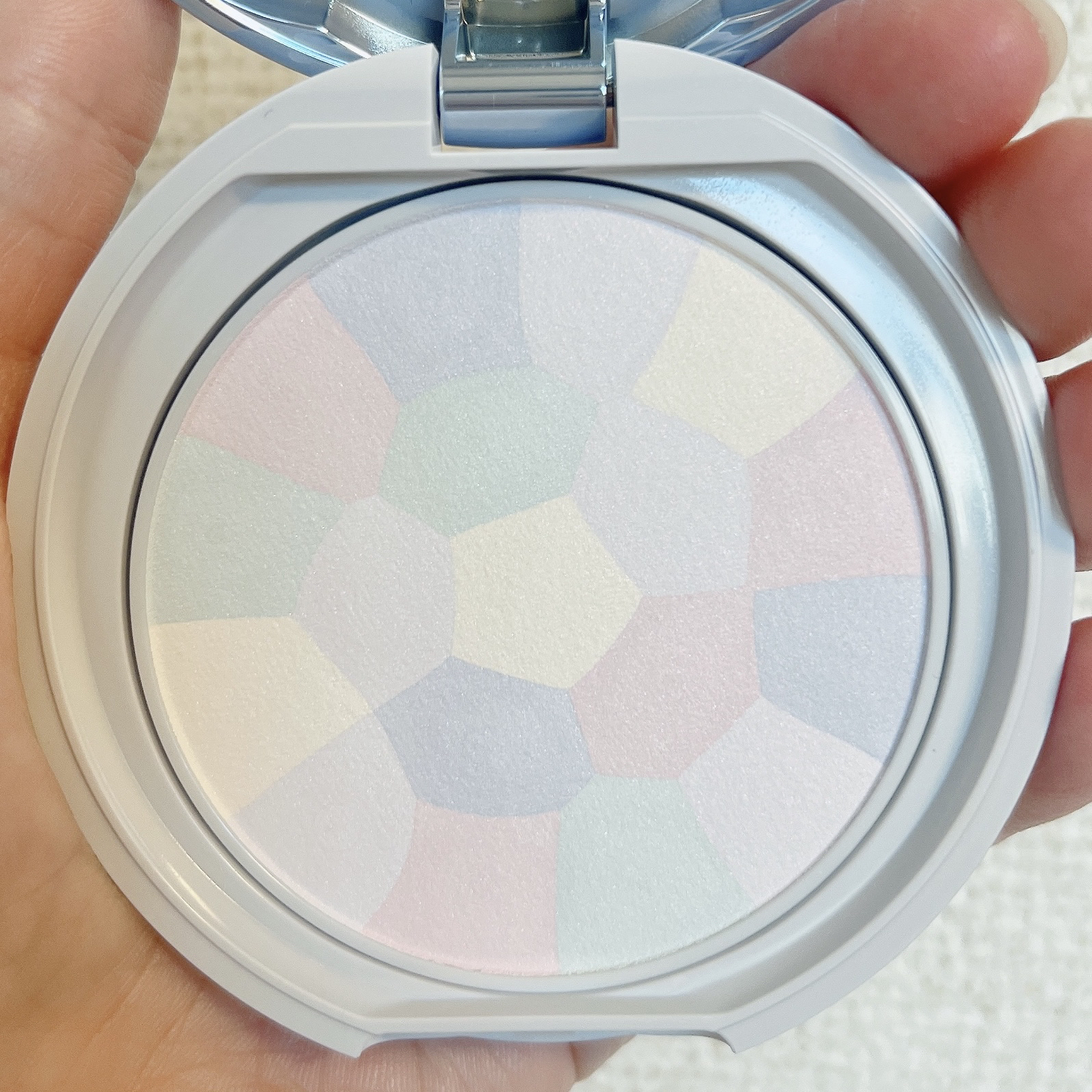 イルミネイティングフィニッシュパウダー　～Abloom～/キャンメイク/プレストパウダーを使ったクチコミ（3枚目）