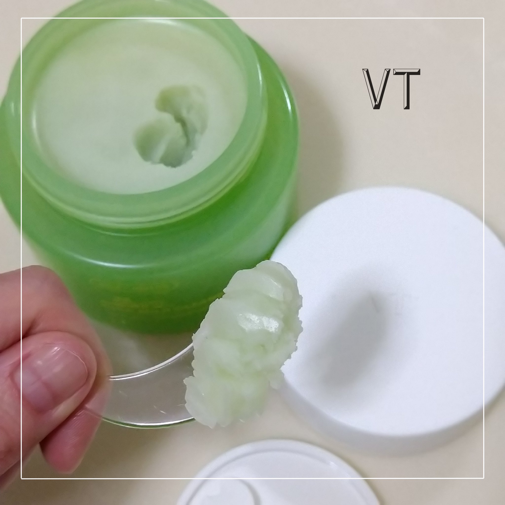 VT シカマイルドクレンジングバームのクチコミ「🌿VT シカマイルドクレンジングバーム🌿

お肌が揺らいでしまっているので
オイルクレンジング.....」（2枚目）