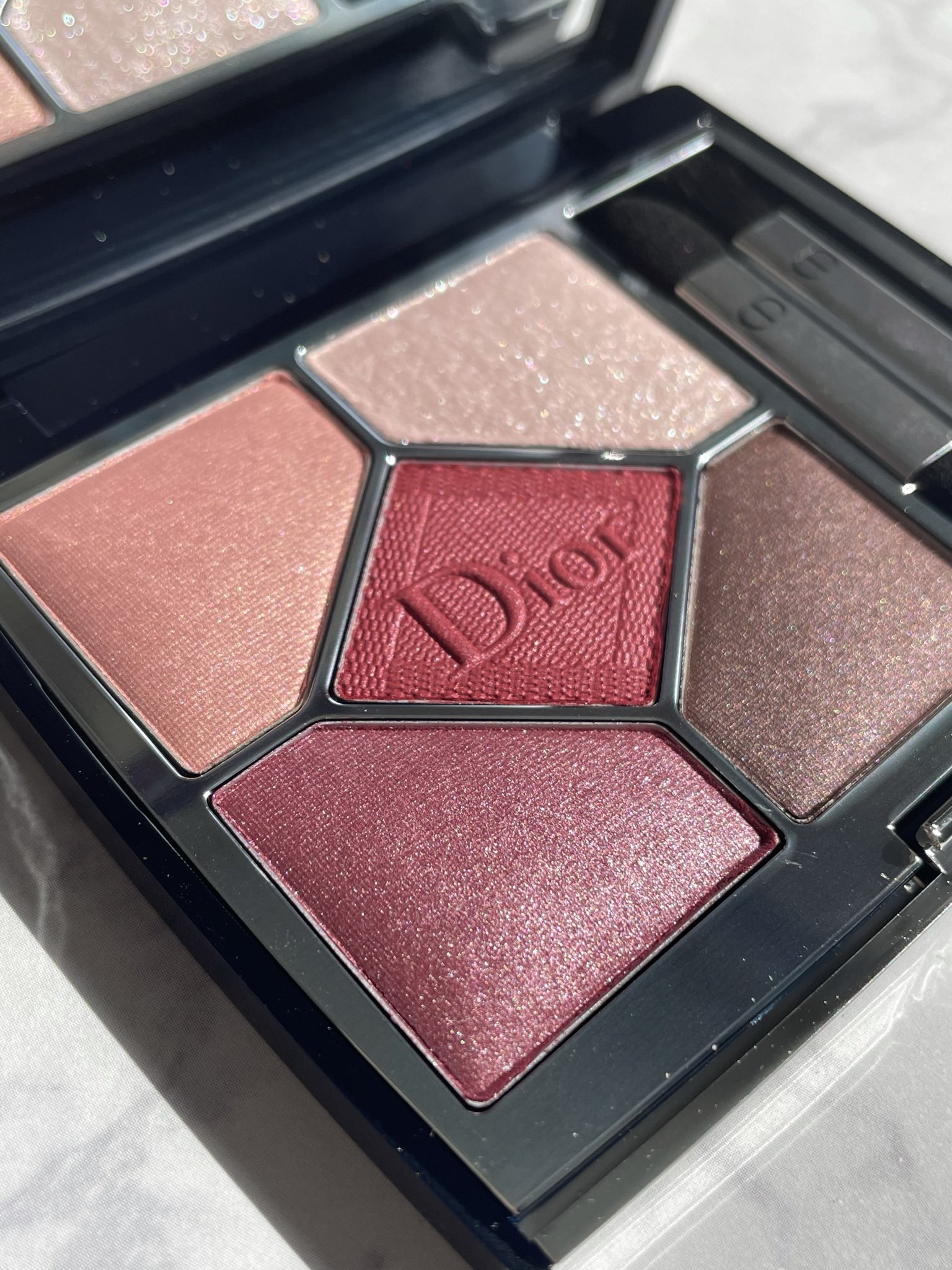 ディオールショウ サンク クルール 879 ルージュ トラファルガー/Dior/アイシャドウを使ったクチコミ（1枚目）