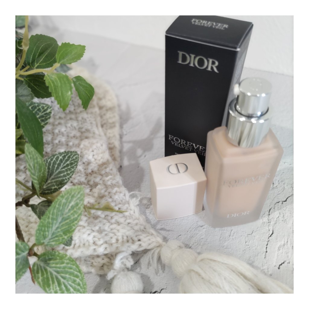 最近の購入コスメ

Dior

スキンフォーエヴァー
ベルベットヴェール

prize:¥7,150

最近といいつつ…
4月に購入したコスメですが、GWに帰省した際にやっと使ったので今頃の投稿です🤣🤣

秋冬は艶系の補正力高めの下地を