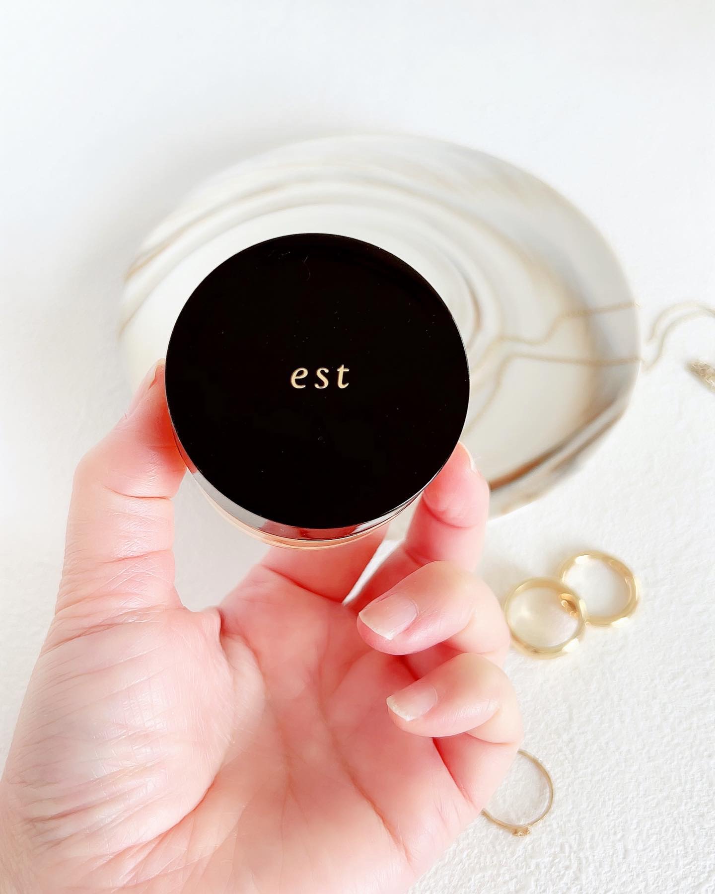 エスト フローレス コンシーリング クリームファンデーション/est/クリーム・エマルジョンファンデーションを使ったクチコミ（2枚目）