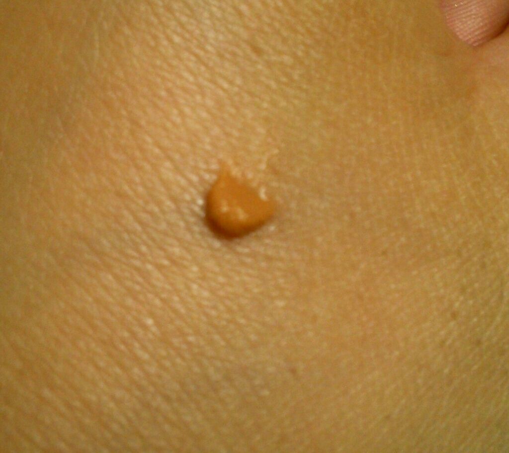 アミュールシフォン ホワイトニングコンシーラー/ハウス オブ ローゼ/スティックコンシーラーを使ったクチコミ（3枚目）