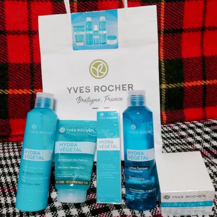 REVLON ラッキーバッグ 2021のクチコミ「🌈ラッキーバッグ🌈
明けましておめでとうございます!
年明け初日からしっかり働いてきました🎍.....」(1枚目)