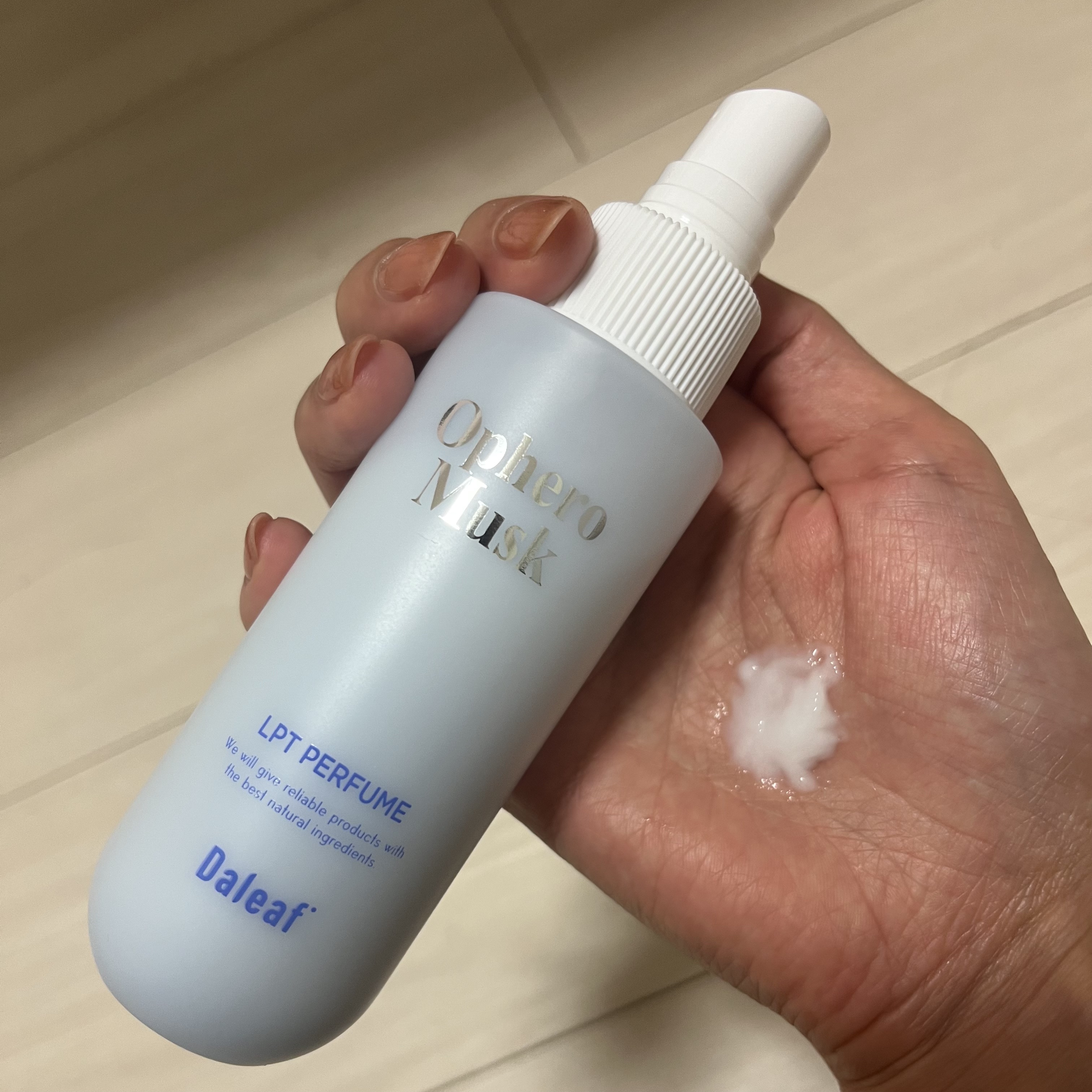 パフュームヘアパックインミスト Ophero Musk/Daleaf/アウトバストリートメントを使ったクチコミ（2枚目）